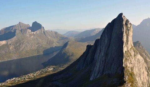 De Bergtop Romsdalshorn op een heldere dag, Romsdalsalpen, Noorwegen