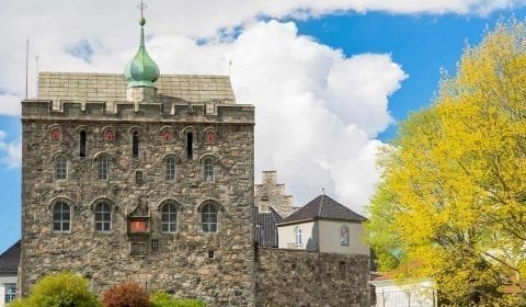 Renessansebygningen Rosenkrantztårnet og Håkonshallen, middelalderfestning i Bergen, Norge