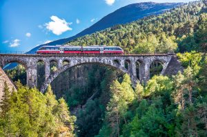 A train crosses the kylling bridge as part of the Rauma Railway.