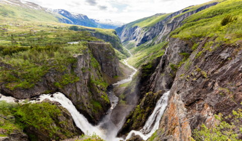 Voringsfossen waterval, Eidfjord, Noorwegen.