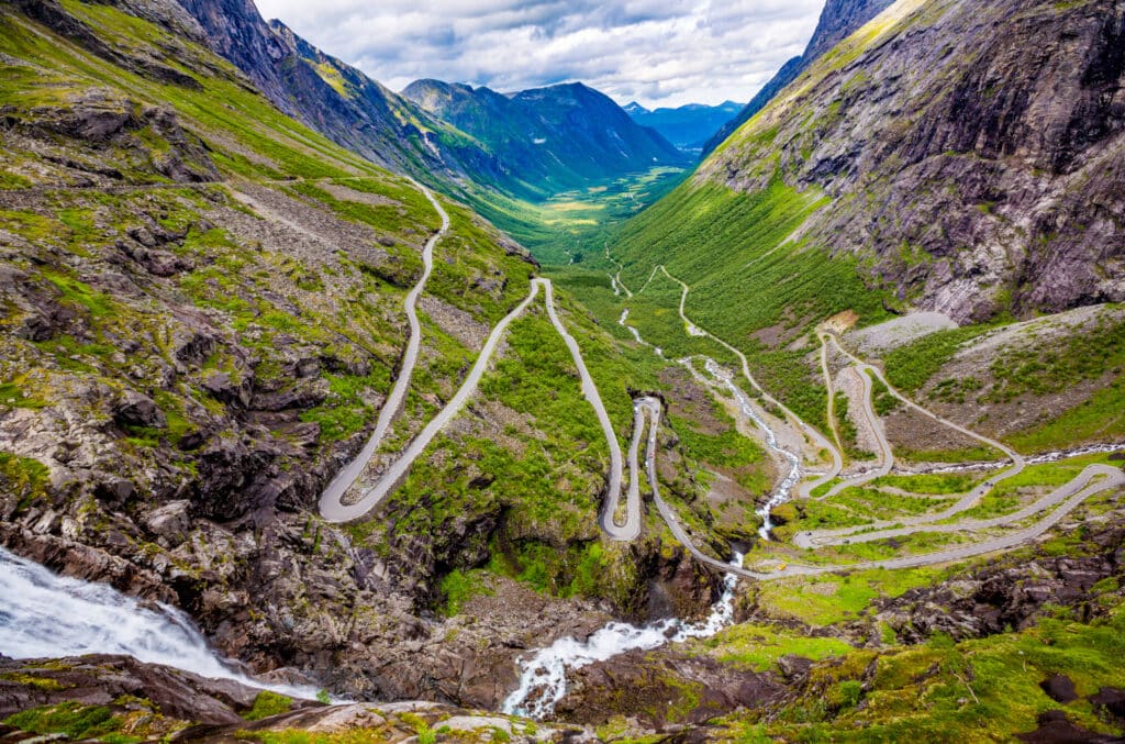 Ålesund van de Fjorden naar de Trollen